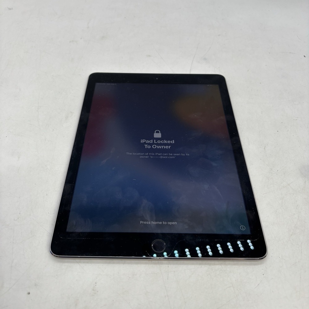 Apple iPad Air A1566 Silver Turns On For Repair See Pictures